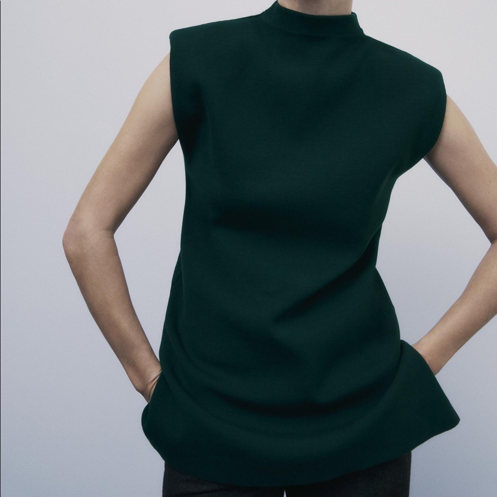 Zara knit sleeveless top w/ shoulder pads Small
